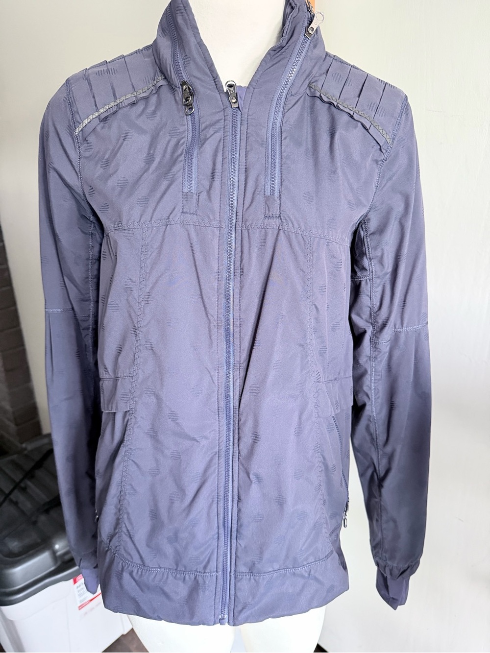 Lululemon jacket in size 6